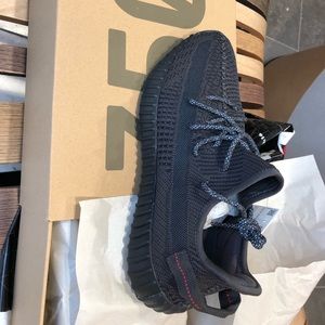 YEEZY BOOST 350 V2